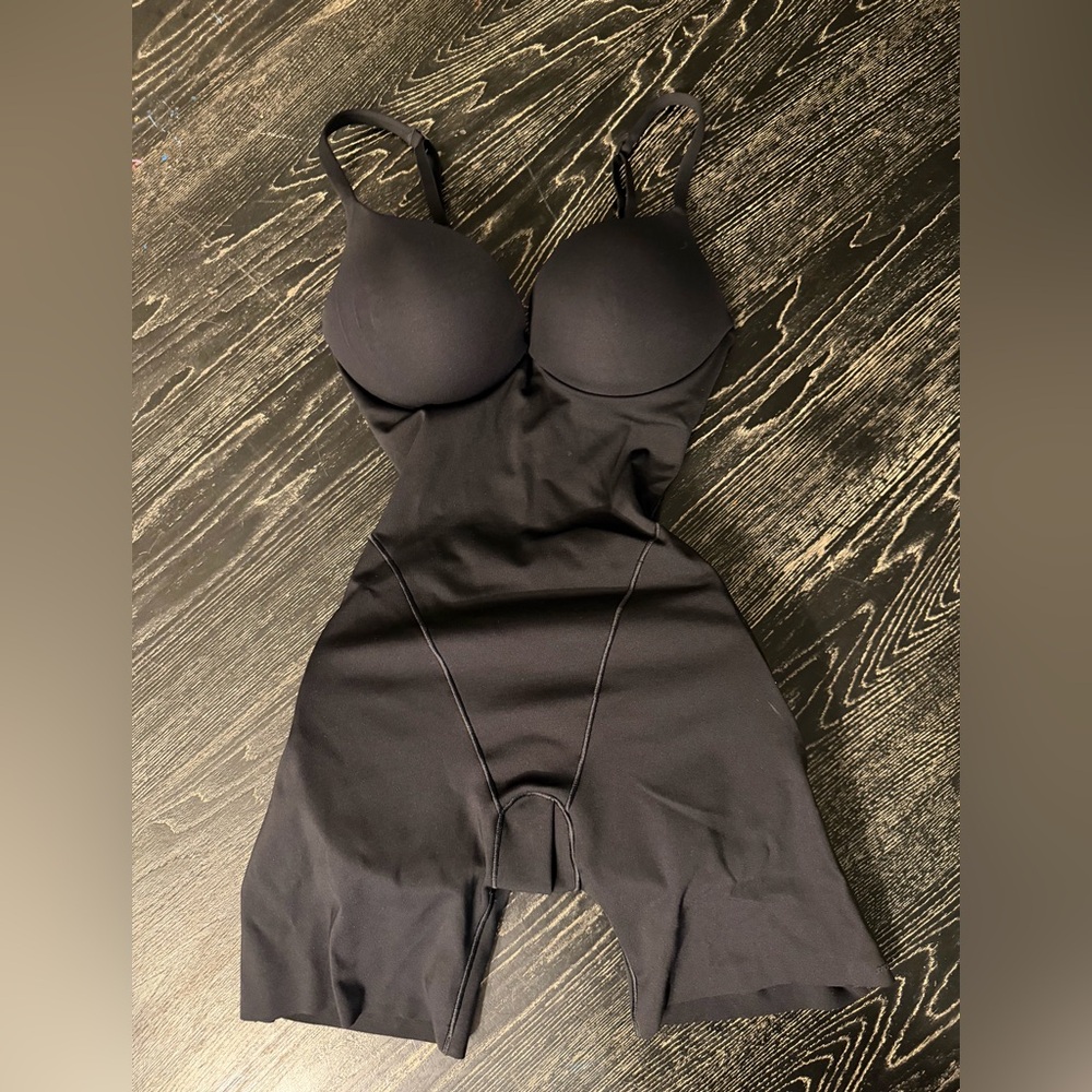 Bodysuit
SKIMS